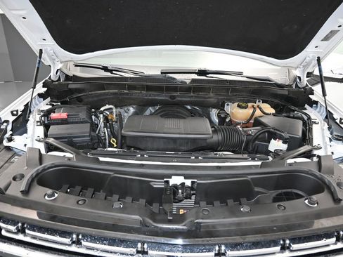 Used 2023 Chevrolet Suburban Premier image 11