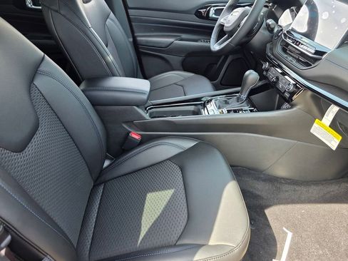 New 2026 Jeep Compass Latitude image 12