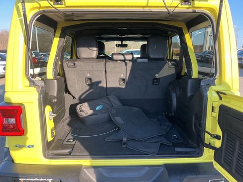 Used 2023 Jeep Wrangler Unlimited Sahara w/ Cold Weather Group image 24