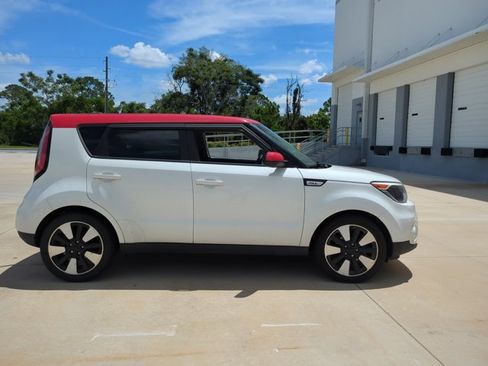Used 2017 Kia Soul + w/ Designer's Package FWD image 3