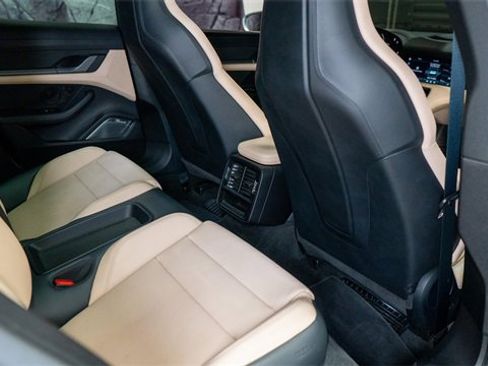 Used 2021 Porsche Taycan image 13
