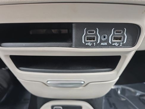 Used 2024 Chrysler Pacifica Touring-L FWD image 14