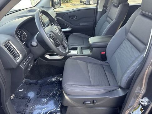 Used 2024 Nissan Frontier SV w/ SV Convenience Package image 15