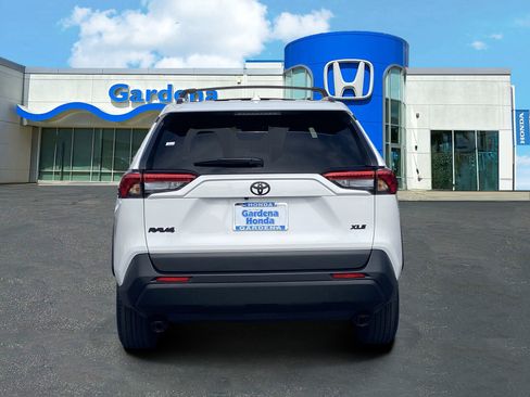 Used 2025 Toyota RAV4 XLE FWD image 5