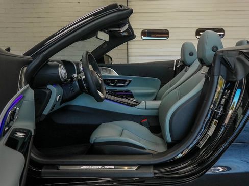 Used 2024 Mercedes-Benz SL 43 AMG image 24