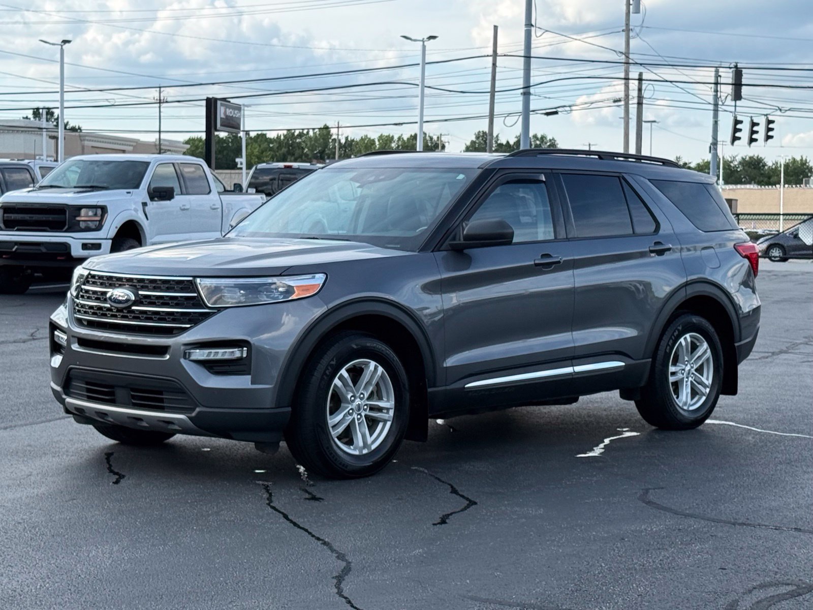 Used 2022 Ford Explorer XLT w/ Equipment Group 202A AWD/4WD image 8