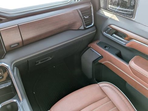 Used 2024 GMC Sierra 3500 Denali Ultimate image 17