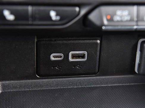 Used 2024 Chevrolet Suburban LT image 16