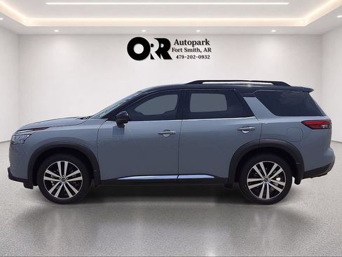 Used 2024 Nissan Pathfinder Platinum AWD/4WD image 3