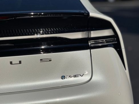 New 2026 Toyota Prius Plug-In Hybrid image 9