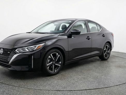 Used 2025 Nissan Sentra SV image 3