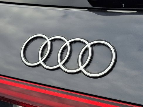 Used 2025 Audi Q5 Premium w/ Convenience Package image 29