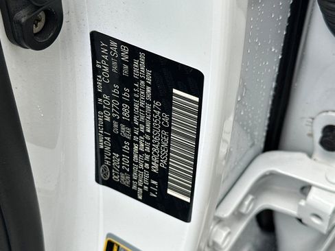 Used 2025 Hyundai Venue SEL FWD image 28