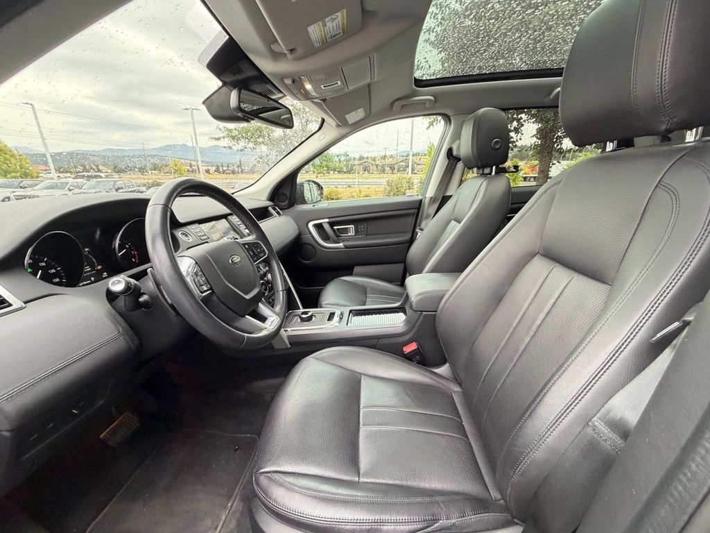 Used 2019 Land Rover Discovery Sport HSE AWD/4WD image 12