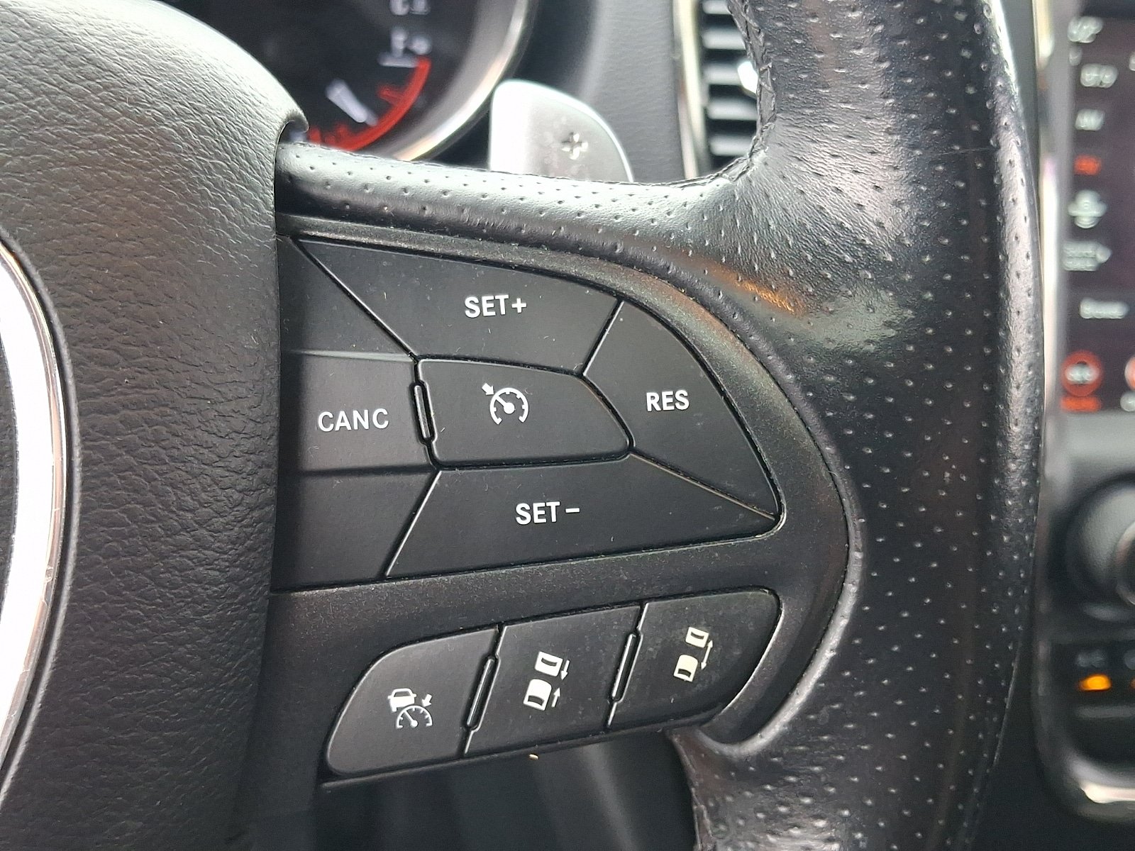 Used 2020 Dodge Durango R/T w/ Technology Group AWD/4WD image 25