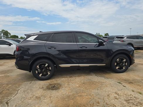 New 2026 Kia Sportage LX FWD image 9