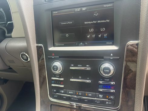 Used 2015 Lincoln Navigator 4WD image 34