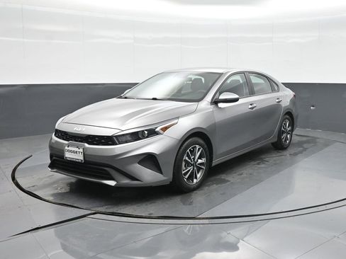 Used 2023 Kia Forte LXS w/ LXS Technology Package image 18