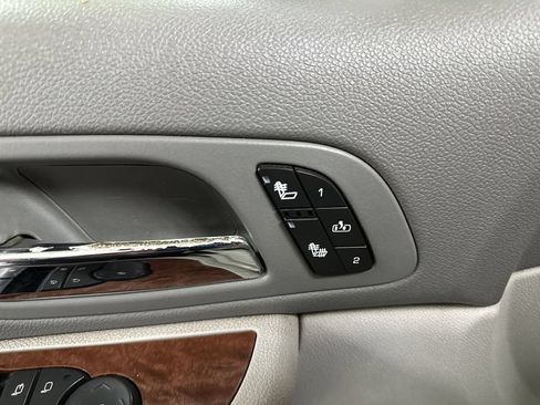 Used 2007 GMC Yukon XL SLT w/ SLT Preferred Equipment Group AWD/4WD image 12