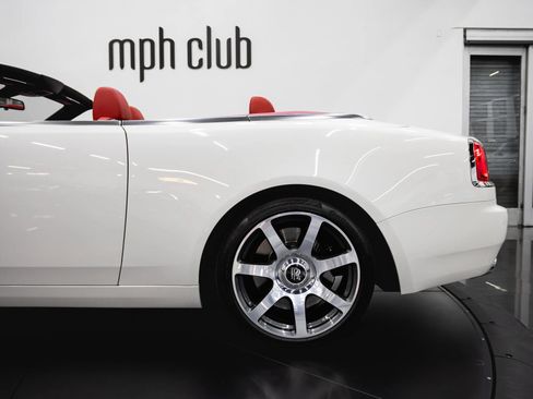 Used 2017 Rolls-Royce Dawn RWD image 33