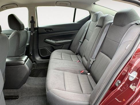 Used 2024 Nissan Altima 2.5 SV FWD image 4