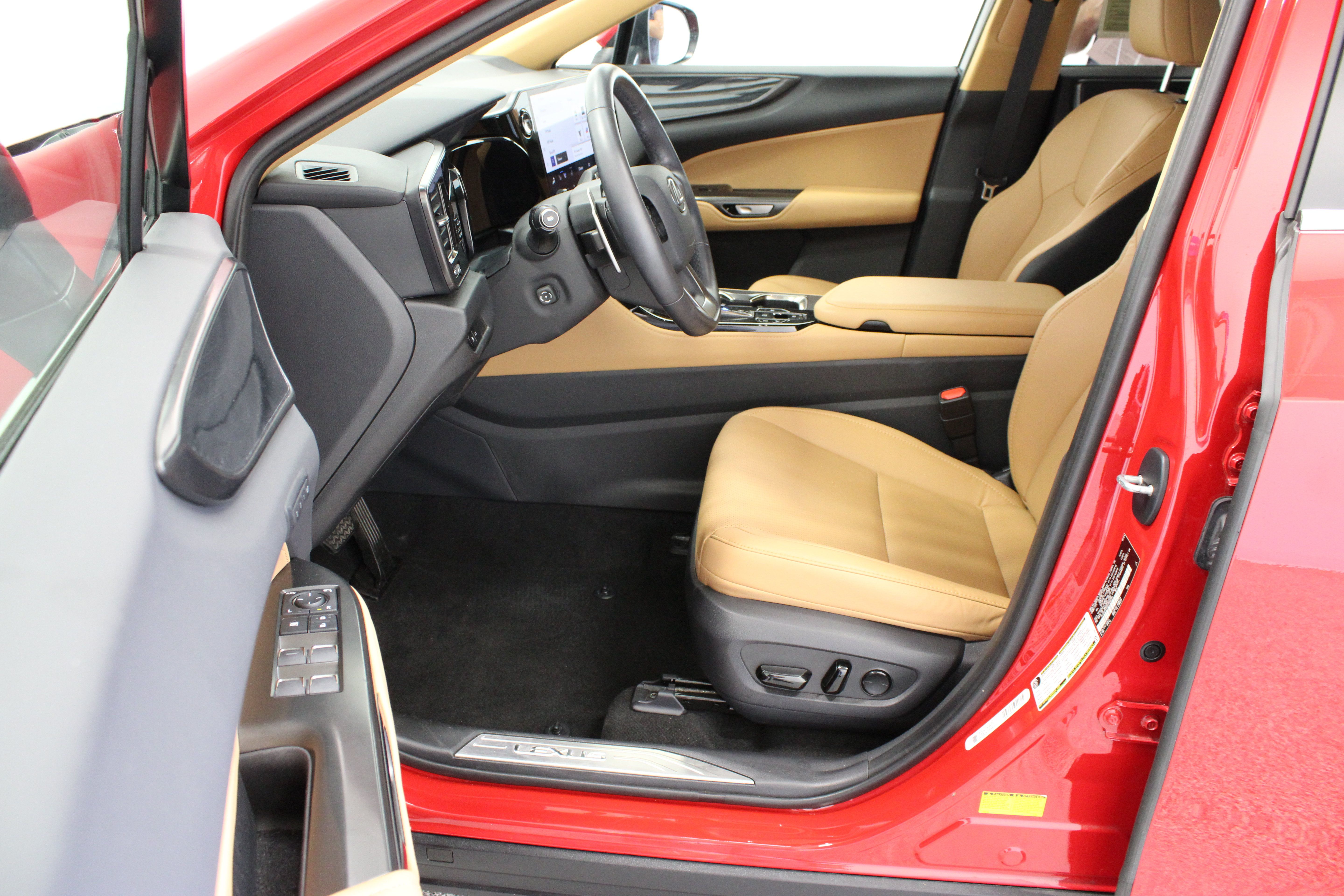 Used 2025 Lexus NX 350h AWD w/ Cold Area Package image 14