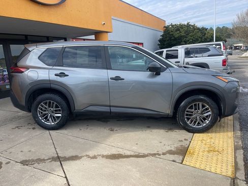 Used 2023 Nissan Rogue S image 3
