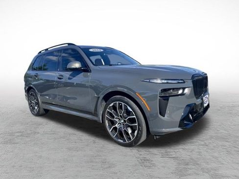 Used 2024 BMW X7 xDrive40i w/ M Sport Package AWD/4WD image 3