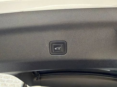 Used 2021 Chevrolet Tahoe Z71 w/ Z71 Signature Package AWD/4WD image 44