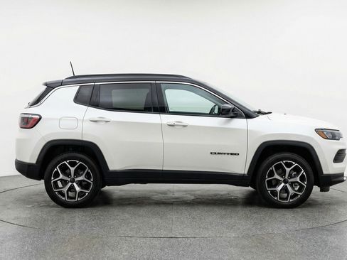Used 2025 Jeep Compass Limited image 11