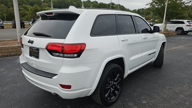 Used 2020 Jeep Grand Cherokee Laredo RWD image 28