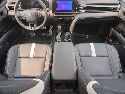 Used 2025 Toyota Camry SE FWD image 17