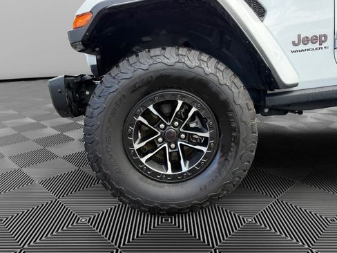 Used 2024 Jeep Wrangler Unlimited Rubicon AWD/4WD image 9