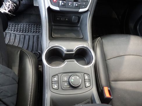 Used 2023 GMC Terrain SLT image 12