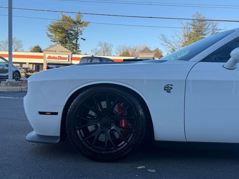 Used 2016 Dodge Challenger SRT Hellcat image 13