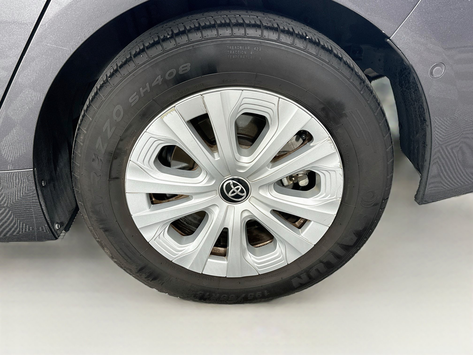 Used 2019 Toyota Prius LE FWD image 11