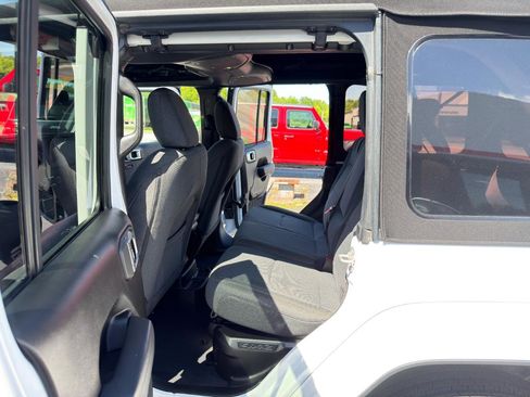 Used 2024 Jeep Wrangler Unlimited w/ Convenience Group AWD/4WD image 25