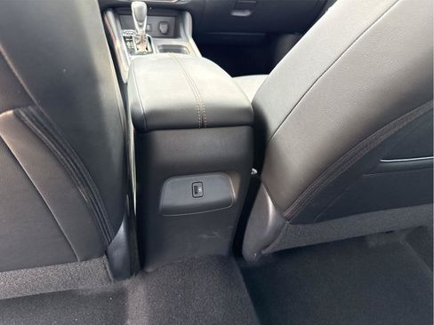 Used 2023 Nissan Sentra SR w/ SR Premium Package FWD image 18