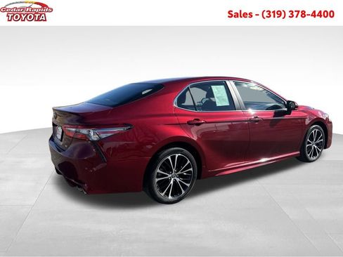 Certified 2018 Toyota Camry SE image 6