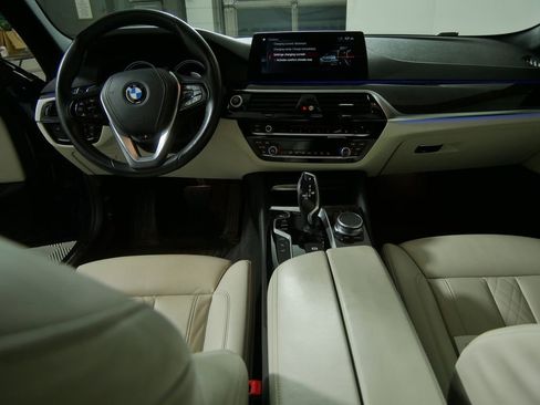 Used 2018 BMW 530e xDrive w/ Premium Package 2 AWD/4WD image 19