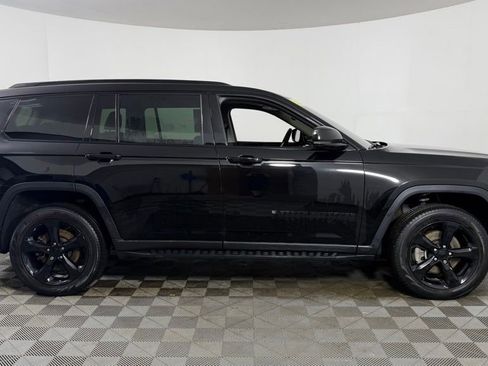 Used 2023 Jeep Grand Cherokee L Limited w/ Black Appearance Package AWD/4WD image 10