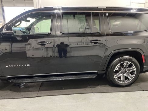 Used 2024 Jeep Wagoneer L Series II w/ Flexible Seating Group image 4