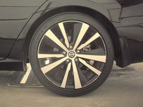 Used 2020 Nissan Altima 2.0 Platinum image 12