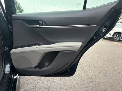 Used 2019 Toyota Camry SE FWD image 14