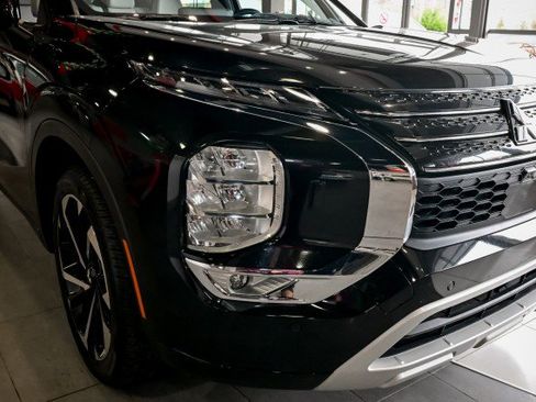 Used 2024 Mitsubishi Outlander SEL Black Edition image 10