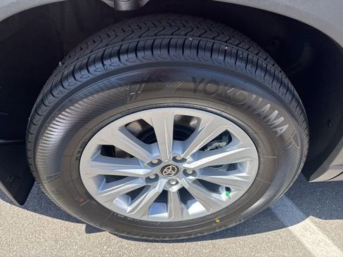 Certified 2026 Toyota Grand Highlander XLE FWD image 18