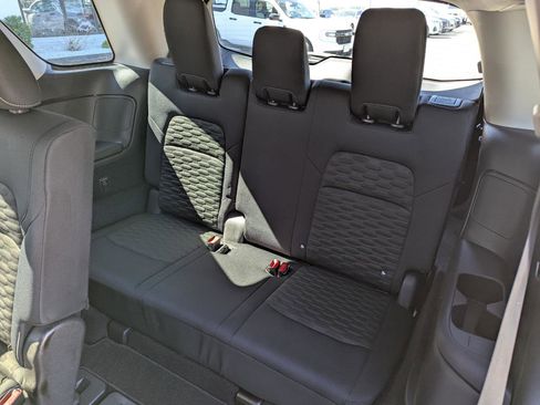 Used 2022 Nissan Pathfinder S AWD/4WD image 40