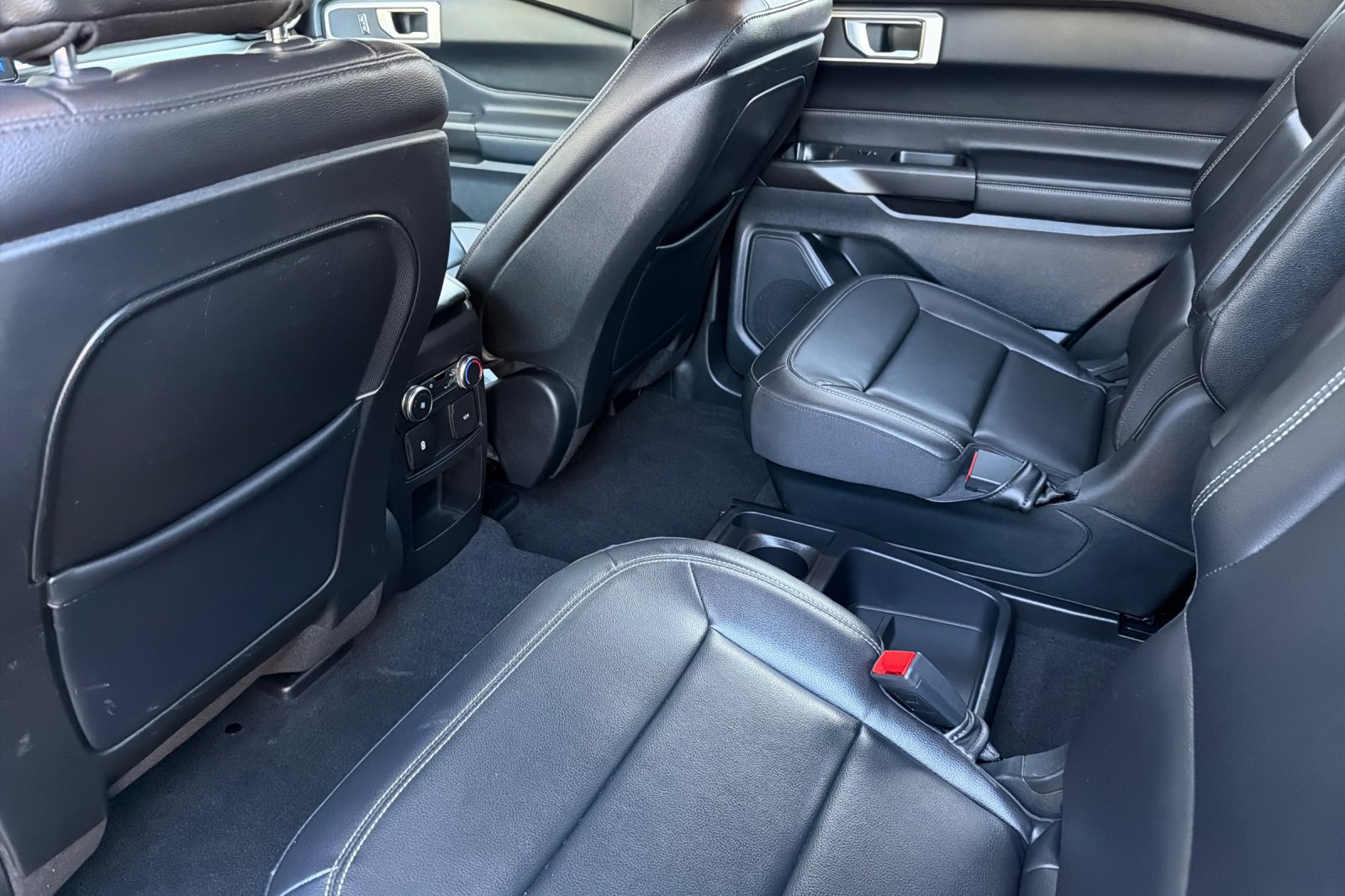 Used 2020 Ford Explorer XLT w/ Equipment Group 202A AWD/4WD image 12