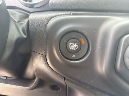 Used 2023 Jeep Gladiator Overland AWD/4WD image 12