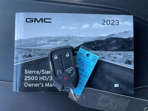 Used 2023 GMC Sierra 2500 AT4 AWD/4WD image 10